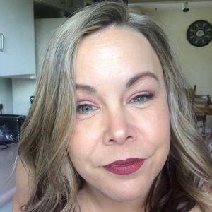 Meet your Posher, Laurie